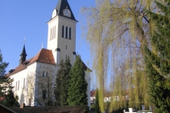 Fotky kostela, fary a sochy sv. Jana Nepomuckého